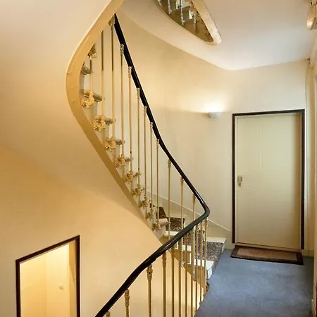 Bright Studios In Marais Apartment