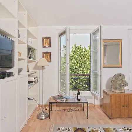 Bright Studios In Marais Apartment